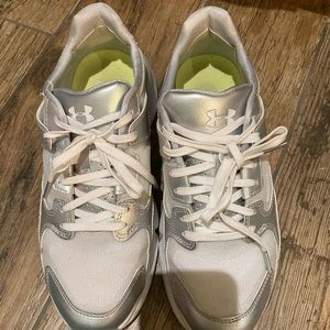 Under Armour woman shoes